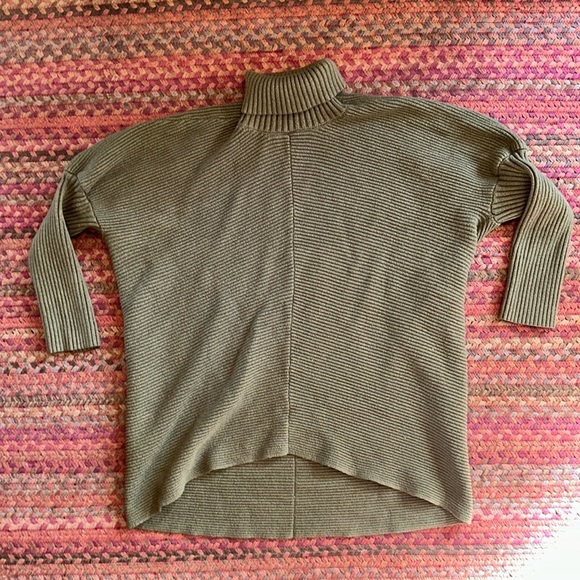 ARMY GREEN RIBBED KNIT TURTLE NECK SWEATER LONG FIT OVERSIZED - Picture 1 of 5